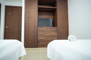 2 bedrooms, iron/ironing board, bed sheets