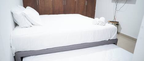 2 chambres, fer et planche à repasser, draps fournis