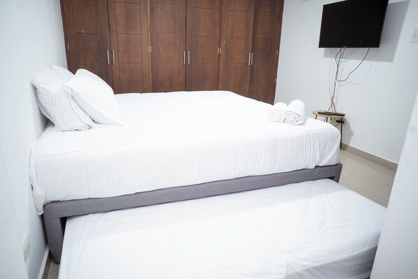 2 bedrooms, iron/ironing board, bed sheets