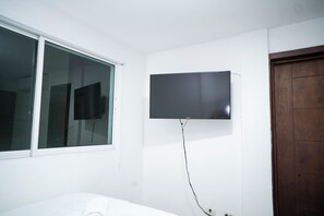 2 chambres, fer et planche à repasser, draps fournis