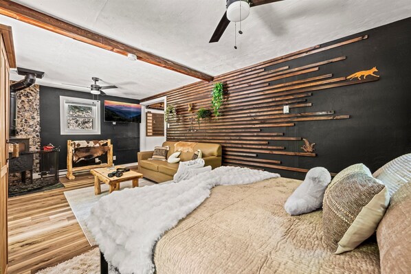 Tabla de planchar con plancha, wifi gratis y ropa de cama