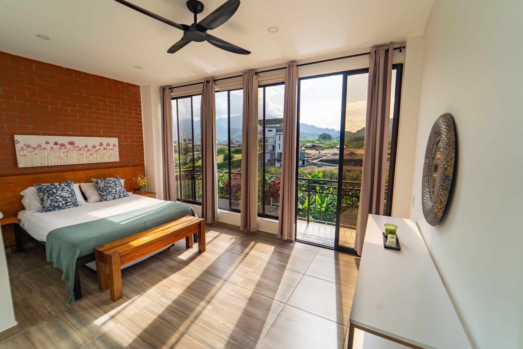 5 bedrooms, WiFi, bed sheets