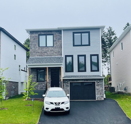 Extérieur. Cozy Private Walk-in Basement | Bed, Living Room & Kitchenette!