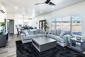 Smart TV, fireplace