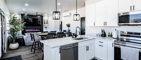 冰箱、微波炉、烤箱、炉灶