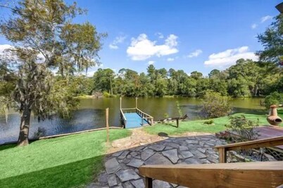7-Bed • Pets• Lakeside Cottage • Perfect for Scrapbooking, Families & Retreats