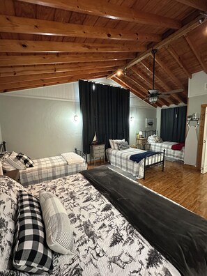 2 bedrooms, desk, iron/ironing board, free WiFi