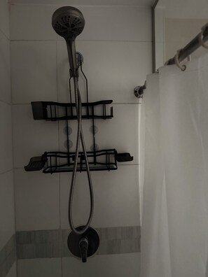 Hårføner, håndklær, såpe og sjampo