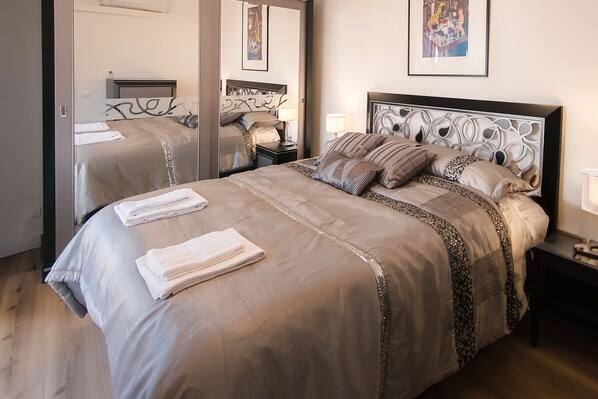 1 habitación, tabla de planchar con plancha, wifi gratis y ropa de cama 