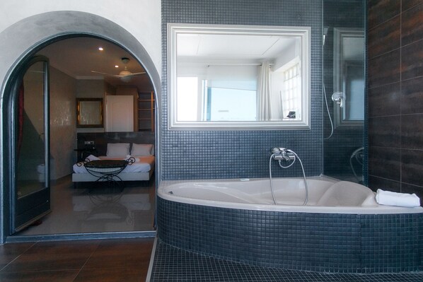 4 bedrooms, free WiFi, bed sheets