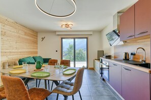 Kühlschrank, Mikrowelle, Ofen, Geschirrspüler