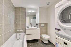 Shower, hair dryer, towels - Appartement Bellevue - Welkeys (Les Houches)