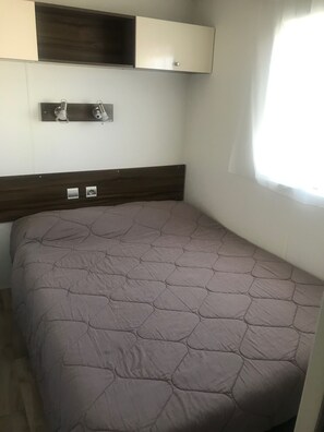 3 bedrooms, iron/ironing board - Mobilhom 40m2 +terrasse 20m2 for rent by the week (Gujan-Mestras)