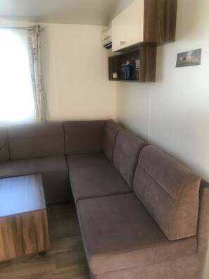 Living area - Mobilhom 40m2 +terrasse 20m2 for rent by the week (Gujan-Mestras)