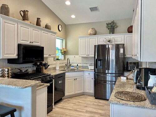 HOUSE ESTRELLA - Luxury 3-Bedroom Desert Oasis in Prescott Valley