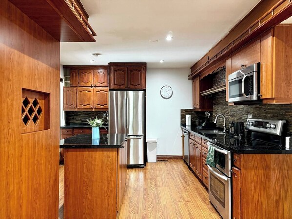 Casa, vista giardino | Cucina privata