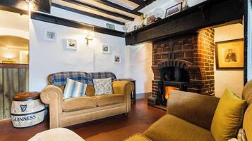 Bar (trong khuôn viên)