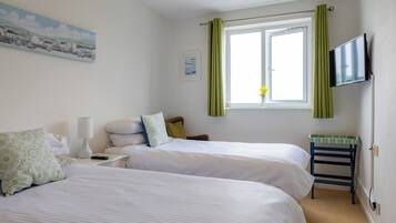 Standard Twin Room, Partial Sea View | WiFi (free)