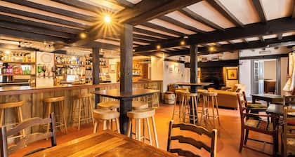 Hawk and Buckle Inn