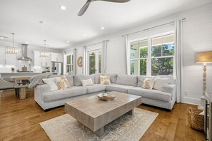 Smart-TV, Tischfußball, Tischtennisplatte