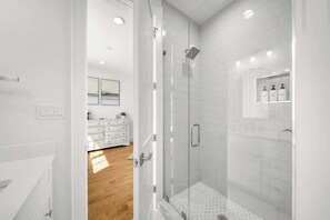 Shower, hair dryer, shampoo - Hampton Palm on 30a by Stay on 30a (Seagrove Beach)