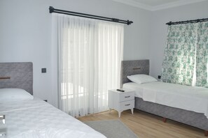 3 bedrooms, iron/ironing board, WiFi, bed sheets