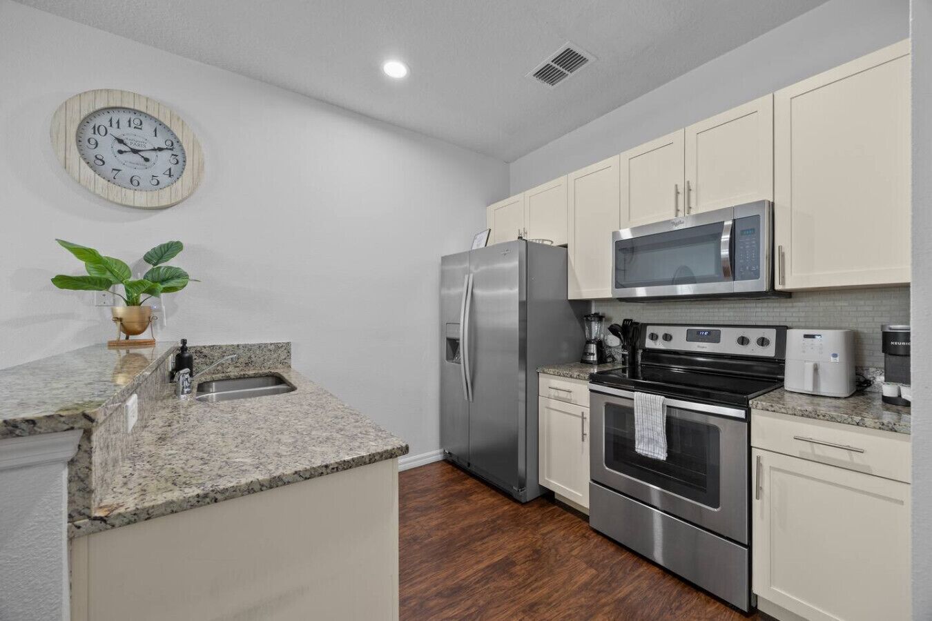 雪櫃、微波爐、焗爐、爐具