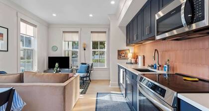 6BR Urban Retreat w/ Deck, Near Downtown Durham