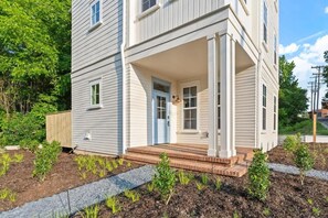 Exterior detail - 6BR Urban Retreat, Deck, Near Downtown Durham (Durham)