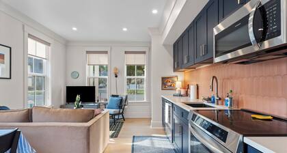 6BR Urban Retreat w/ Deck, Near Downtown Durham