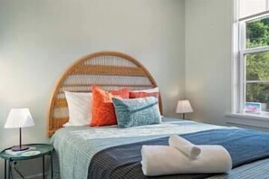 1 bedroom, WiFi, bed sheets - Cozy 1BR Suite Near DPAC & Bulls Stadium (Durham)