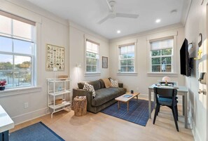 TV - Homey 1BR Retreat Near DPAC & Bulls Stadium (Durham)