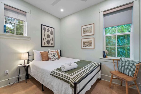 1 bedroom, desk, WiFi, bed sheets