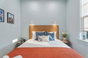 1 bedroom, desk, WiFi, bed sheets