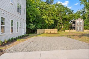 Property grounds - Modern 1BR Retreat Near DPAC & Bulls Stadium (Durham)