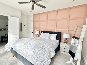 3 bedrooms, iron/ironing board, WiFi, bed sheets - 1.6 MILES FROM JORDAN-HARE! (Auburn)