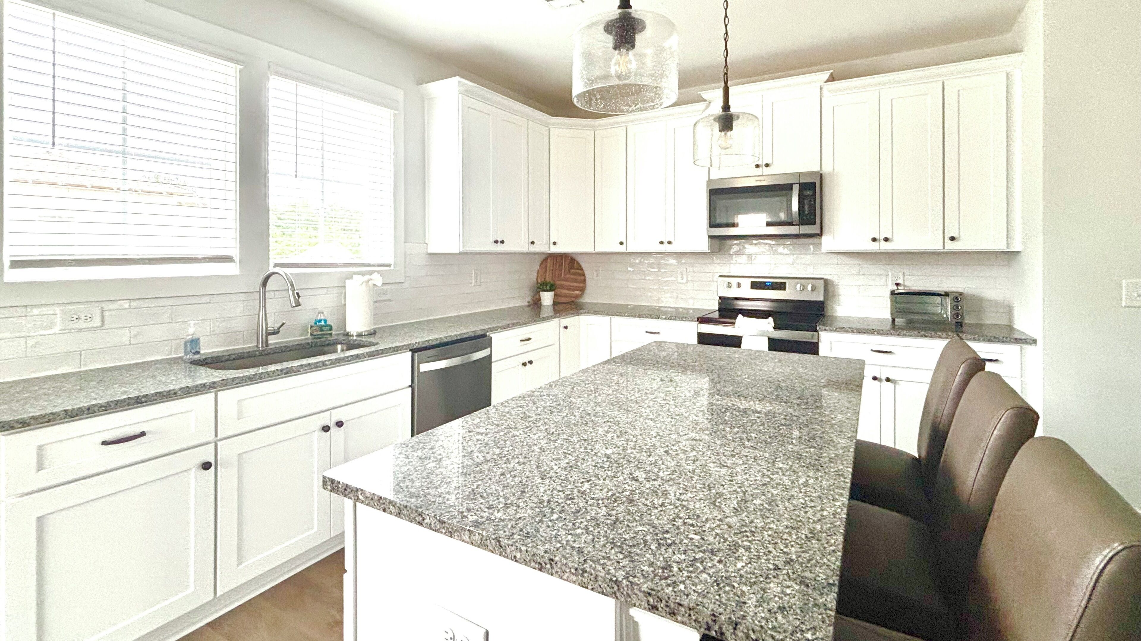 Microondas, horno, parrilla de estufa y lavavajillas 