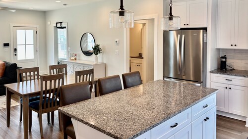 1.6 MILES FROM JORDAN-HARE!