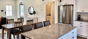 1.6 MILES FROM JORDAN-HARE!