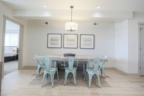 Dining - Suite 102 @ Water's Edge Resort (Garden City)