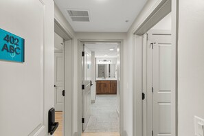 Interior - Suite D 402 @ Water's Edge Resort (Garden City)