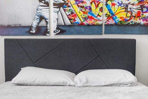 1 slaapkamer, een strijkplank/strijkijzer, wifi, beddengoed