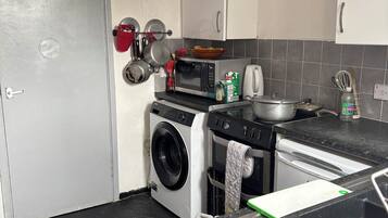 Refrigerador, microondas, horno, placa de cocina