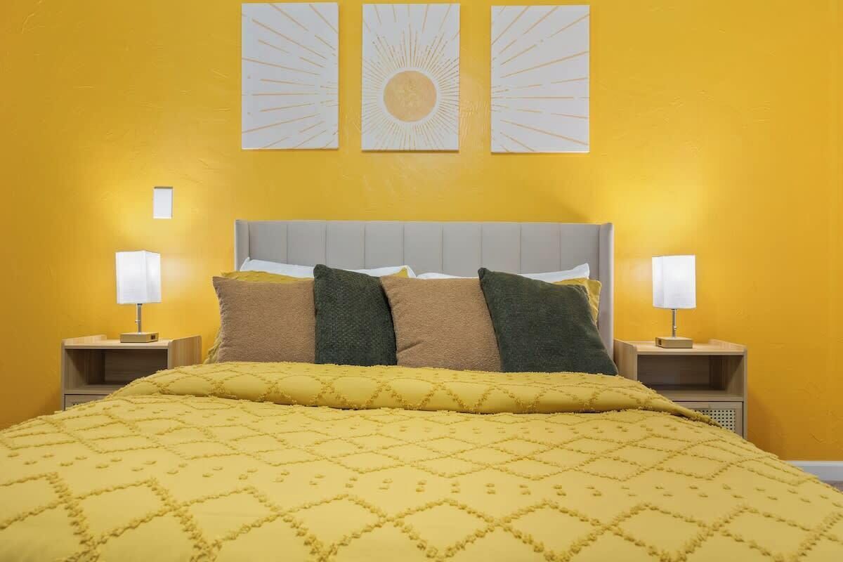 4 bedrooms, iron/ironing board, WiFi, bed sheets