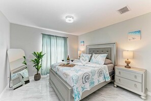 3 bedrooms, iron/ironing board, WiFi, bed sheets