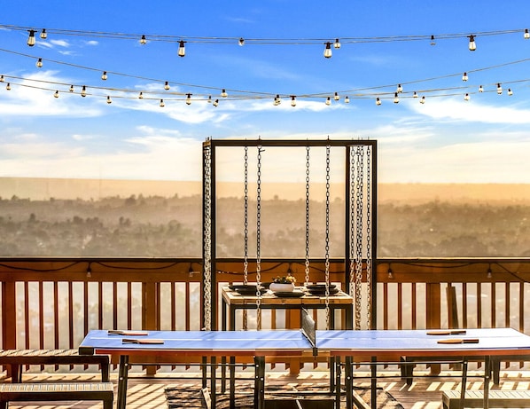 Outdoor dining - Sunset Oasis Pool Home + Stunning San Diego Views + Pool Table + Ping Pong Table (Spring Valley)