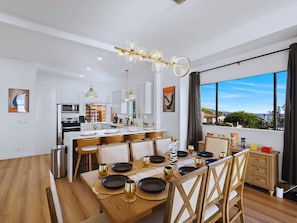 Dining - Sunset Oasis Pool Home + Stunning San Diego Views + Pool Table + Ping Pong Table (Spring Valley)