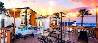 Sunset Oasis Pool Home + Stunning San Diego Views + Pool Table + Ping Pong Table