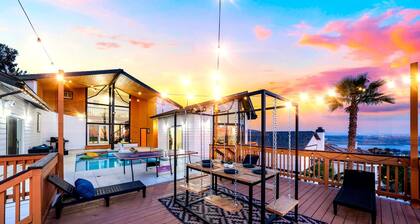Sunset Oasis Pool Home + Stunning San Diego Views + Pool Table + Ping Pong Table