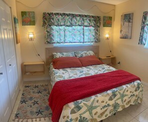 2 makuuhuonetta, työpöytä, silitysrauta/-lauta, ilmainen Wi-Fi